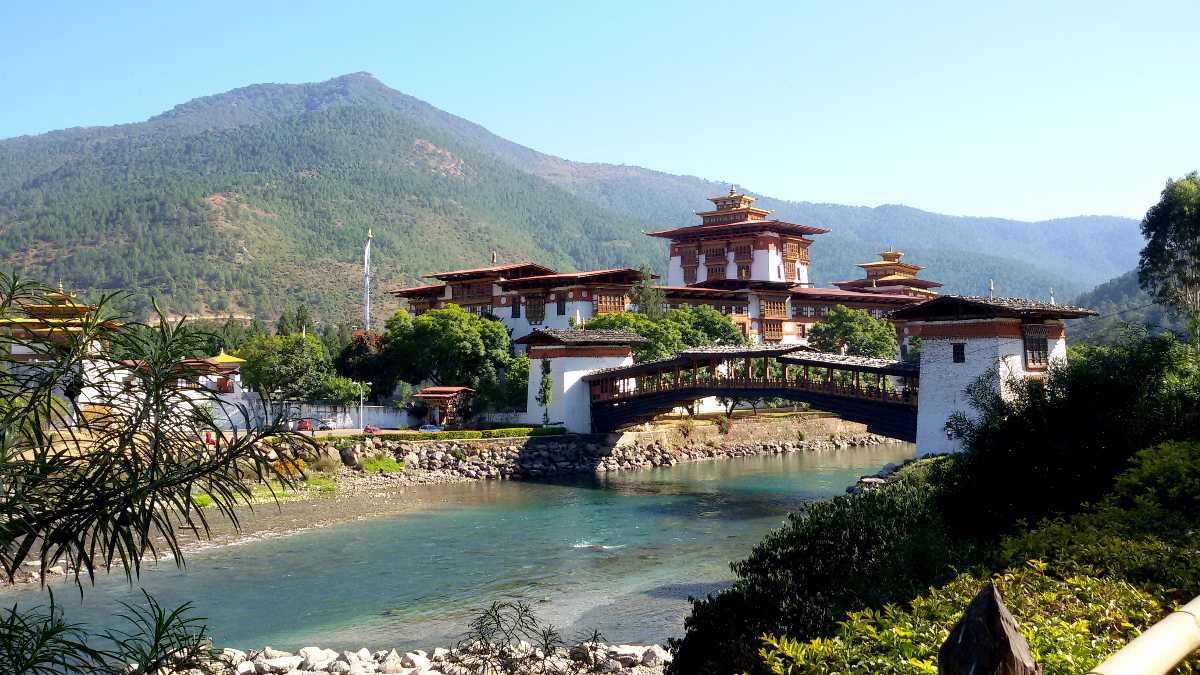 BHUTAN & NEPAL TURU